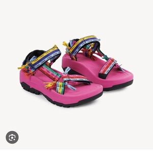 Chloe x Teva Hurricanes